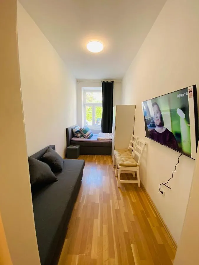 Niceapartmenthollergasse 1A contacts